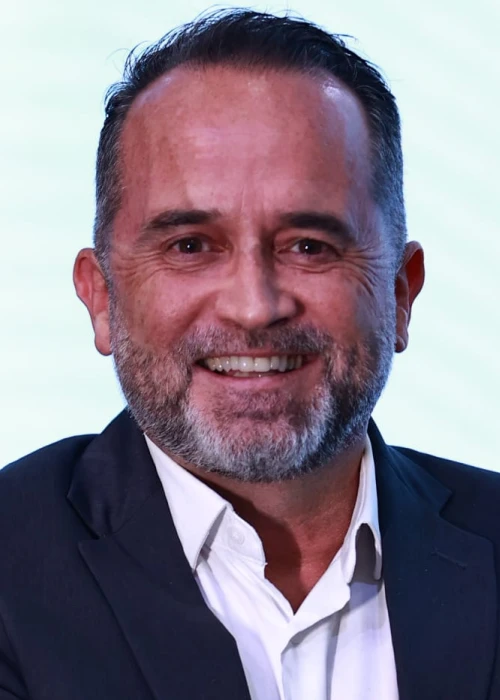 O sorriso que você merece, pode estar mais perto do que você imagina. Cada tratamento é planejado para melhorar não apenas a estética, mas também a confiança, o conforto e a qualidade de vida. Oral Multi Odontologia.