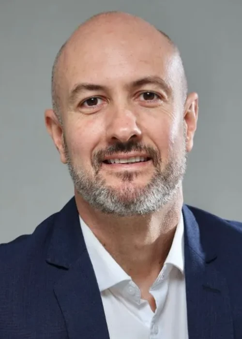 O sorriso que você merece, pode estar mais perto do que você imagina. Cada tratamento é planejado para melhorar não apenas a estética, mas também a confiança, o conforto e a qualidade de vida. Oral Multi Odontologia.